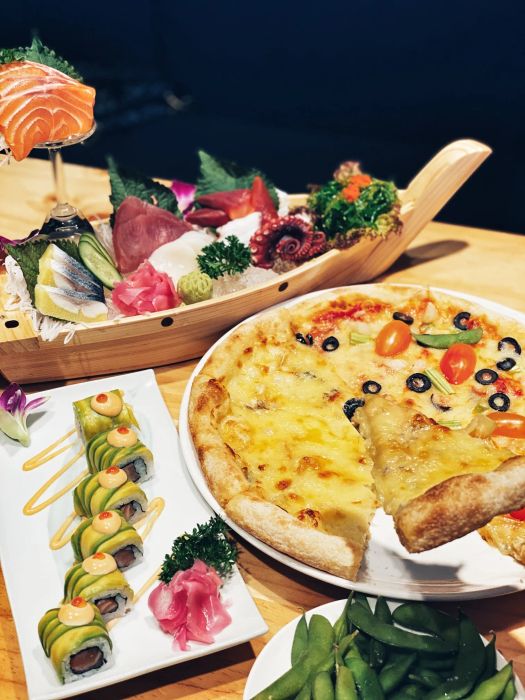 Không gian ấm cúng tại MiMi Sushi & Pizza - Ảnh 1
