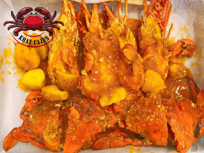 Khay hải sản sốt Cajun bắt mắt tại Khay Cajun Gia Kiệm