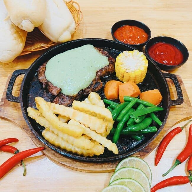 Nhà hàng bít tết mang đậm phong cách ẩm thực Á - Âu