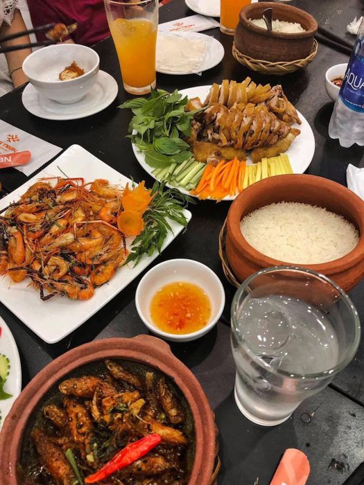 Không gian ấm cúng với nét đẹp truyền thống tại Ông Trần Restaurants
