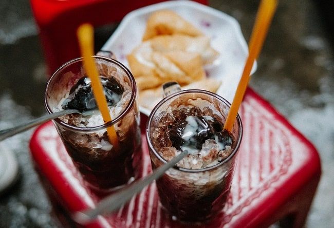 Cacao đá bà Tám - Nét đẹp ẩm thực đường phố Quận 5