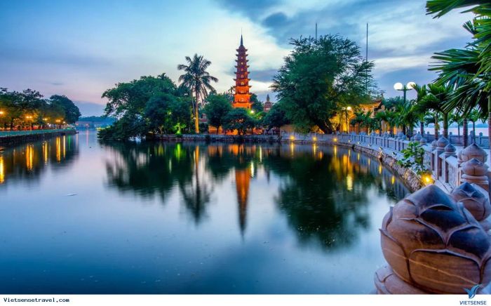 Hà Nội - Mùa xuân rực rỡ sắc đào