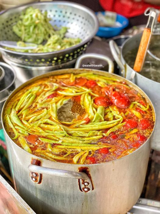 Không gian đặc trưng tại Bún Chửi Ngô Sĩ Liên