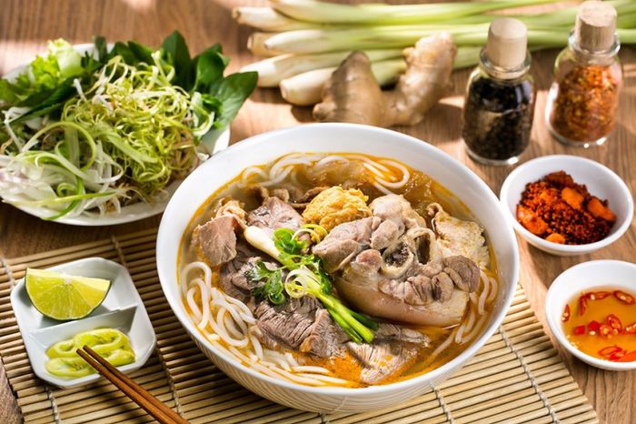 Bún Bò Bến Ngự - Tô Bún Ngon, Đậm Đà Hương Vị Huế