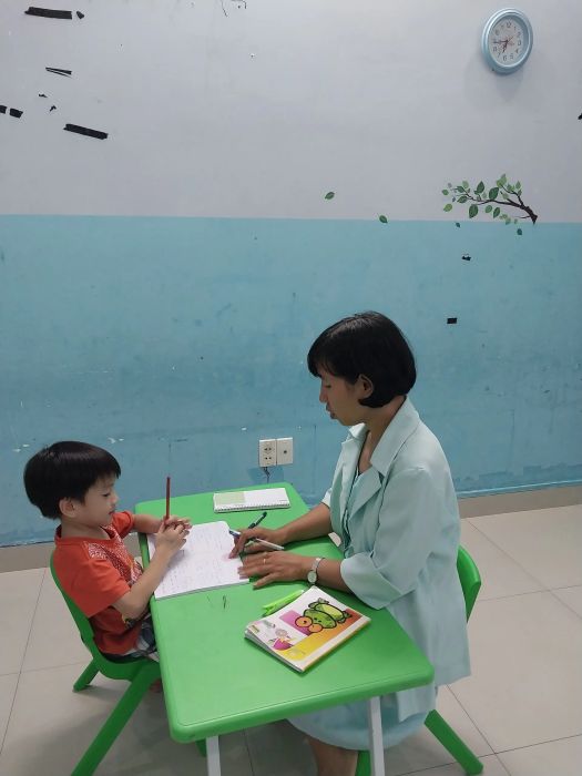 Loạt ảnh thứ ba tại Thành Đạt Education - minh chứng cho hành trình phát triển ngôn ngữ kỳ diệu của các em nhỏ qua phương pháp giáo dục chuyên biệt.