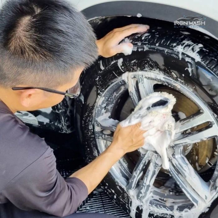 Hình ảnh quy trình chăm sóc xe chuyên nghiệp tại IRON WASH AUTO