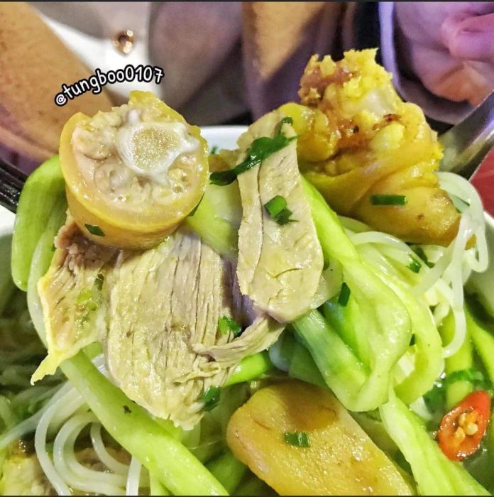 Hình ảnh bát bún thơm ngon đầy ắp thịt