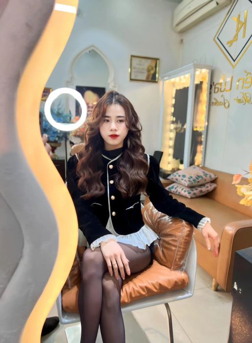 Hình ảnh thực tế về không gian sang trọng tại Kiến Lửa's Hair Salon