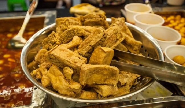 Đậu hủ thối - Đặc sản khó quên của Quận 5
