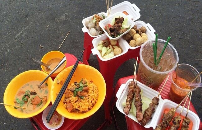 Khu ẩm thực An Dương Vương - Thiên đường ăn vặt Quận 5