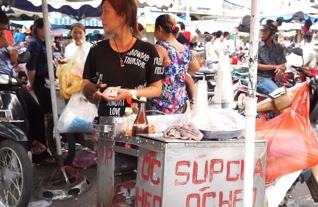 Khám phá ẩm thực đường phố tại chợ Hòa Bình - Điểm đến không thể bỏ qua ở Quận 5