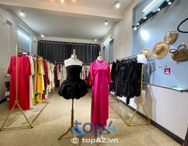 Tiệm Nhà Top là nơi cho thuê những bộ váy đầm sang trọng, phù hợp với các sự kiện quan trọng tại Đà Nẵng.