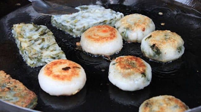 Bánh hẹ trứng Trần Hưng Đạo - Hương vị khó quên của Quận 5