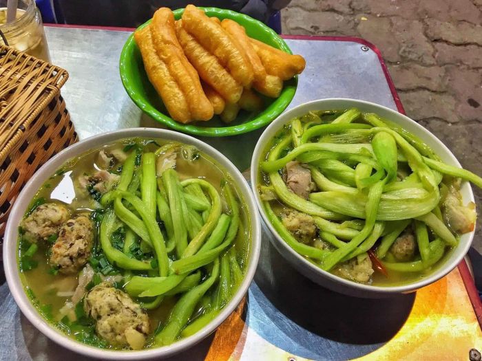 Không gian ấm cúng tại quán bún lâu năm