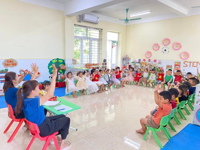 Hình ảnh khuôn viên xanh mát tại Trường Mầm non Hạ Long
