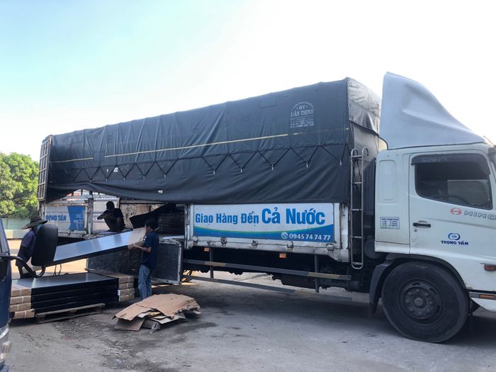 Hình ảnh hệ thống kho bãi hiện đại của Công Ty Vận Tải Trọng Tấn