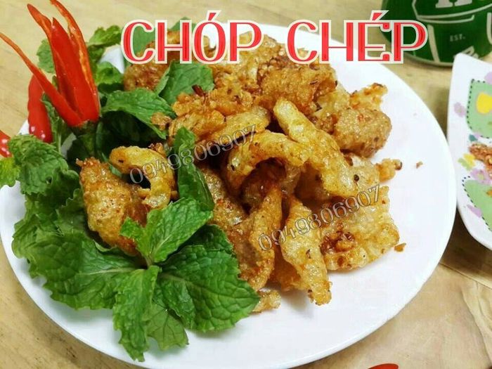 Bì heo nướng vàng ươm hấp dẫn tại Chóp Chép Lái Thiêu
