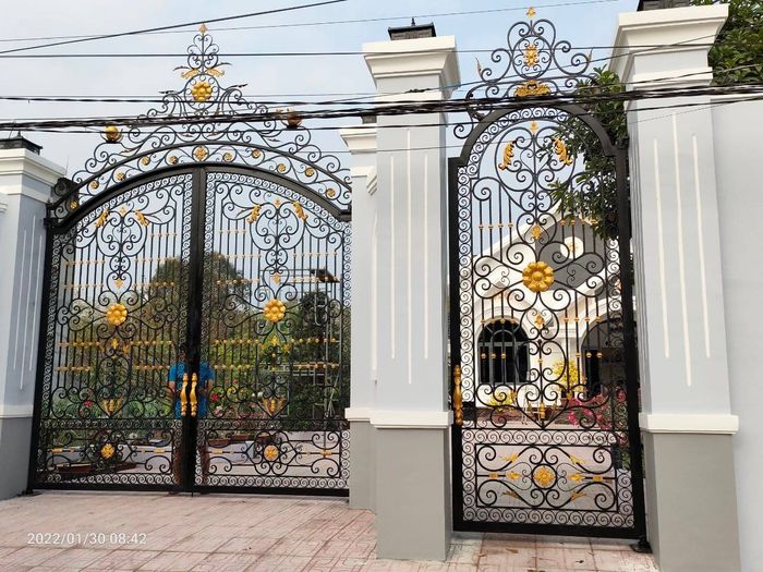 Công trình cổng sắt nghệ thuật đầu tiên của Đức Chiến