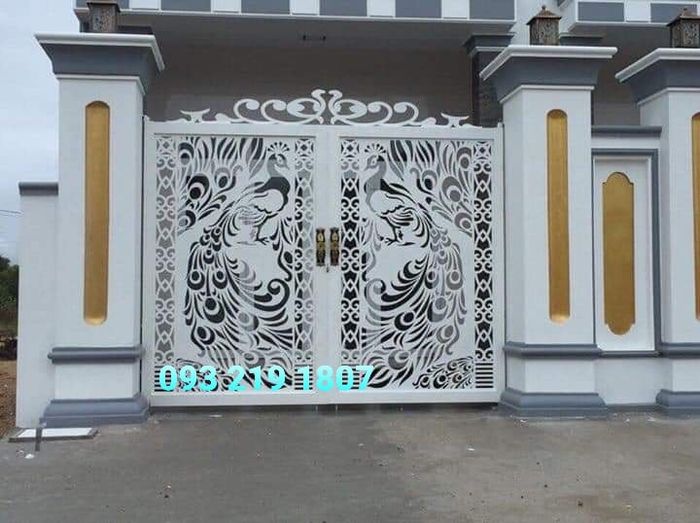 Tác phẩm cổng sắt nghệ thuật đầu tiên của Sắt Mỹ Thuật Năm Sao