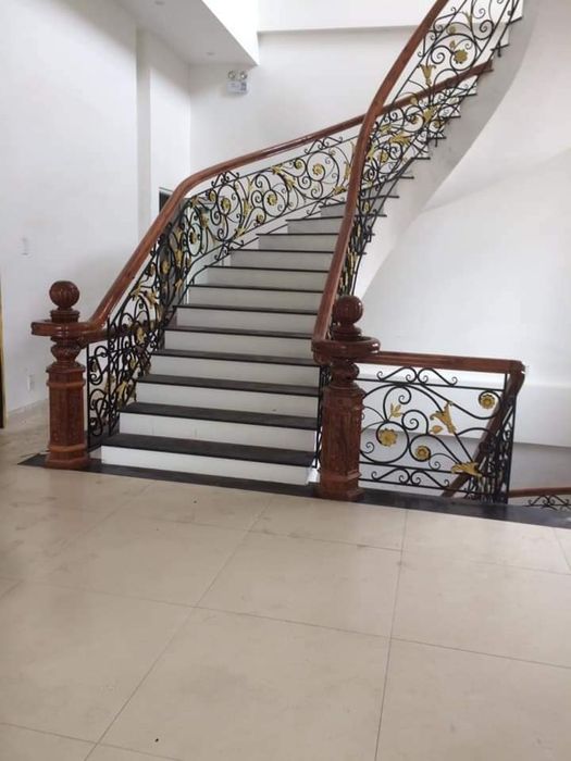 Kiệt tác cổng sắt hoa văn tinh xảo của Đức Chiến