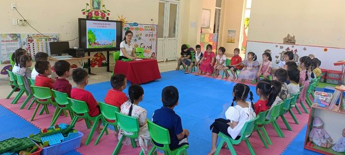 Giờ học sáng tạo đầy màu sắc tại Trường Mầm non Đoàn Kết