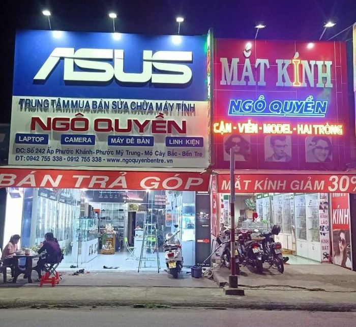 Hình ảnh trưng bày sản phẩm đa dạng tại Mắt kính Ngô Quyền