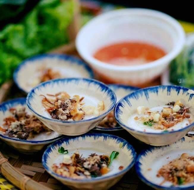 Những chén bánh bèo vàng ươm hấp dẫn tại Cô Cám