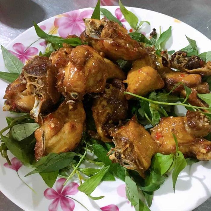 Không gian ấm cúng và món ngon đặc trưng tại quán
