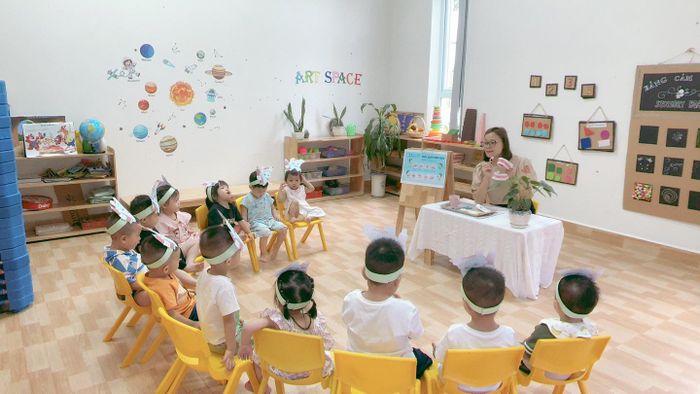 Khuôn viên tràn ngập tiếng cười tại Mầm Non Nắng Mai Vân Đồn