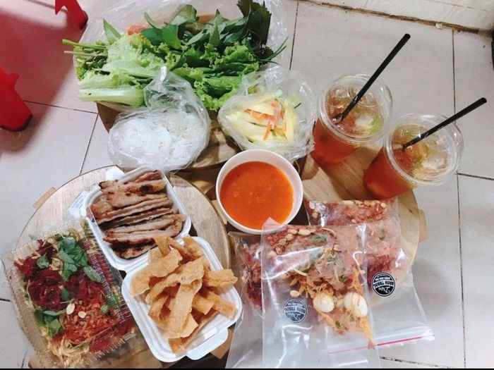Nem nướng vàng ươm hấp dẫn tại Nem Nướng Bình Dương