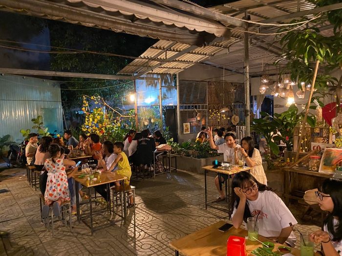 Không gian ấn tượng tại Cô Bốn Food & Drink
