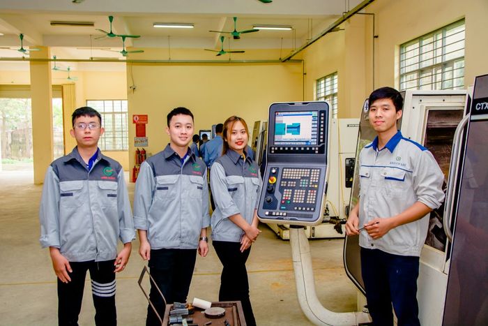 Hình ảnh xưởng thực hành hiện đại tại Cao Đẳng Nghề Hải Dương