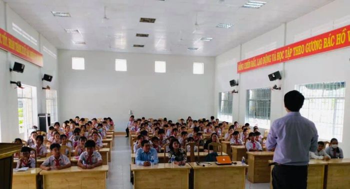 Trường THCS Ngô Thời Nhiệm ảnh 1