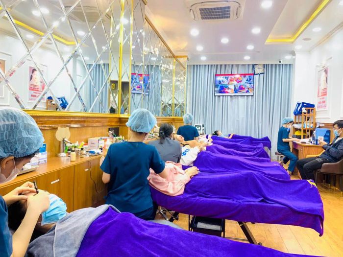 Không gian sang trọng và dịch vụ chuyên nghiệp tại Thẩm Mỹ Viện Hòa Anh