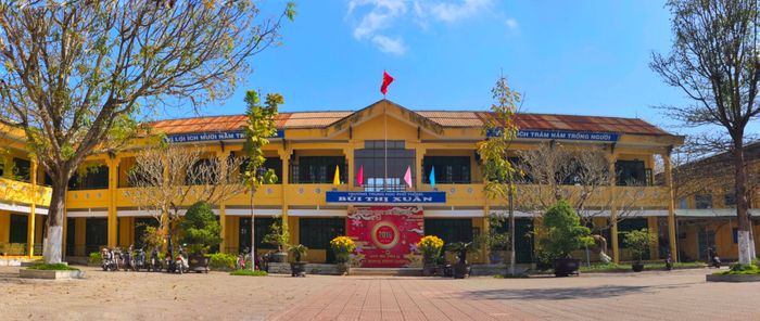Toàn cảnh kiến trúc độc đáo của THPT Bùi Thị Xuân