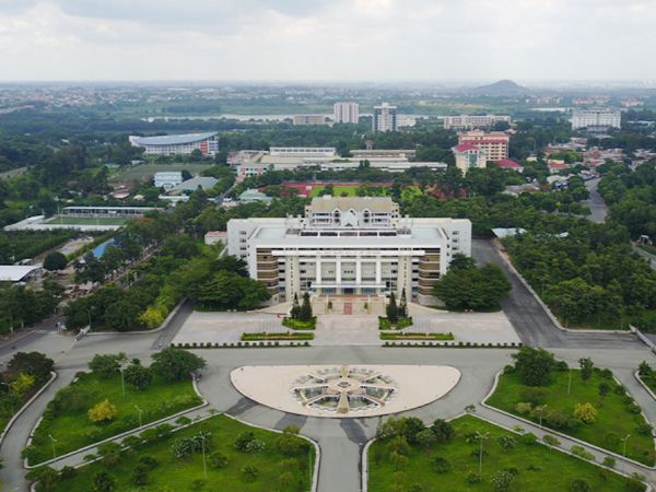 Khung cảnh tuyệt đẹp của Đại học Quốc gia TP.HCM, ảnh 1