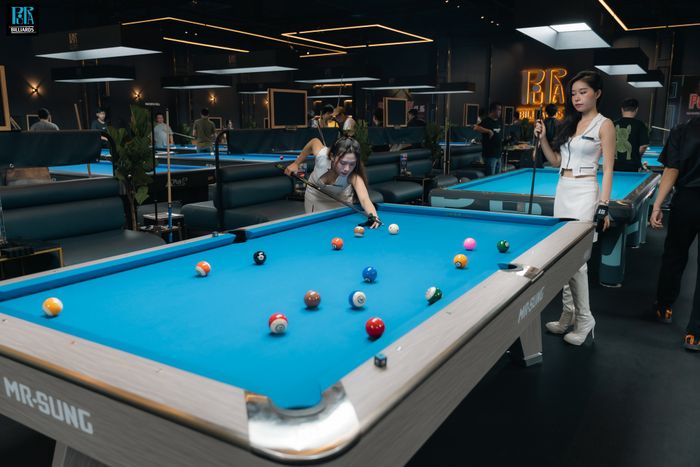 Hệ thống bàn bi-a chuyên nghiệp tại PURA Billiards