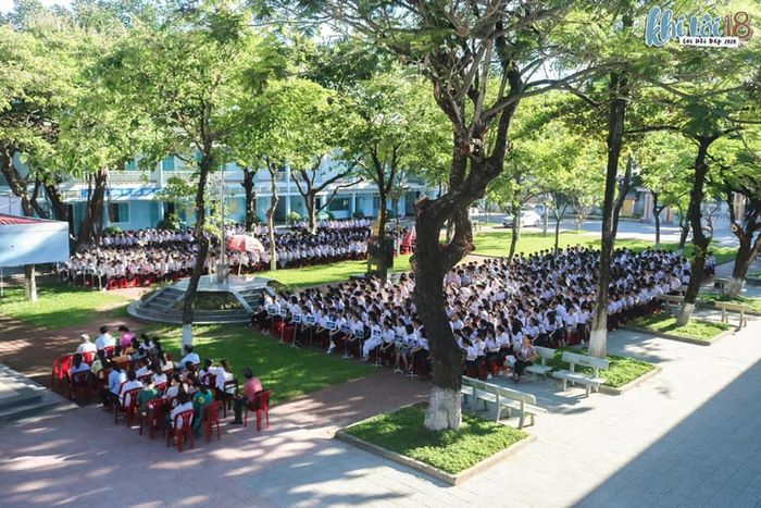 Cơ sở vật chất hiện đại tại THPT Nguyễn Huệ