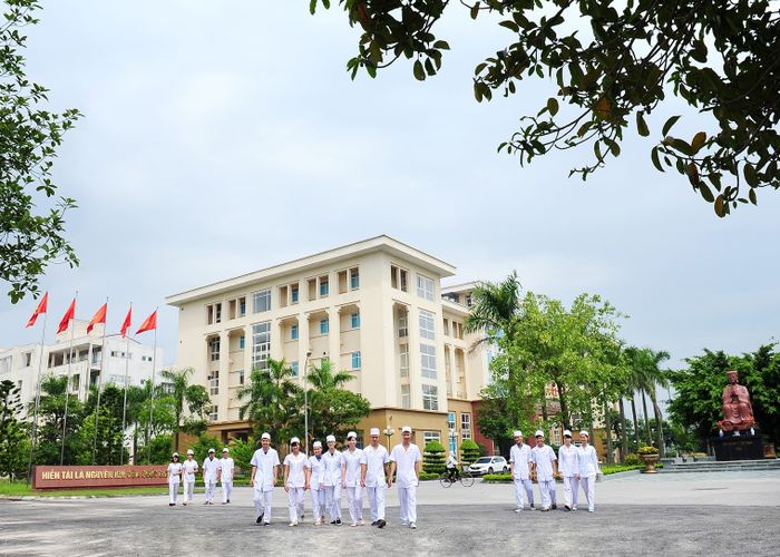 Khuôn viên xanh mát của Đại học Kỹ thuật Y tế Hải Dương
