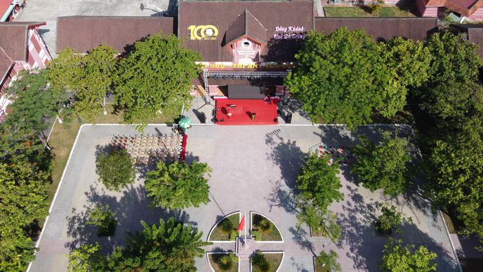 Kiến trúc Pháp cổ điển của ngôi trường nữ sinh lâu đời nhất Huế