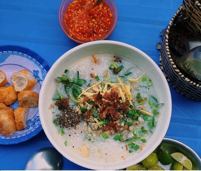 Cháo hến rau đắng