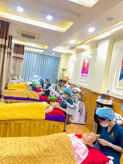 Hệ thống máy móc hiện đại và quy trình chăm sóc chuẩn y khoa tại Thẩm Mỹ Viện Hòa Anh