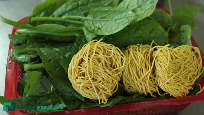 huong-dan-nau-lau-trung-vit-lon-13