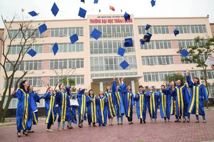 Hình ảnh khu giảng đường hiện đại tại Đại Học Thành Đông