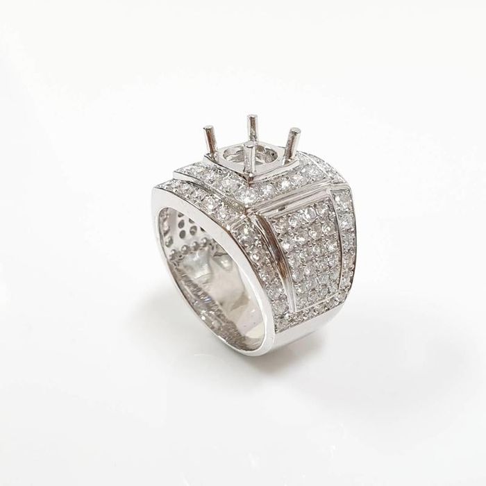 Bộ sưu tập trang sức tinh xảo tại Thao Linh Jewelry