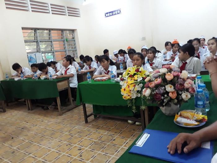 Giờ học ngoại khóa đầy hứng khởi của học sinh Trường THCS Hòa Thuận