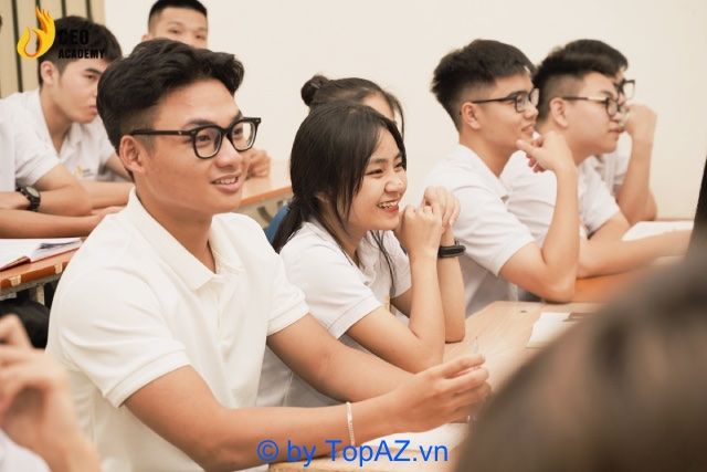 CEO Việt Nam - điểm hội tụ của những tinh hoa đào tạo doanh nhân, nơi chắp cánh cho khát vọng làm chủ doanh nghiệp Việt. Ngôi trường tiên phong trong đào tạo nhà quản trị với hệ sinh thái giáo dục toàn diện.