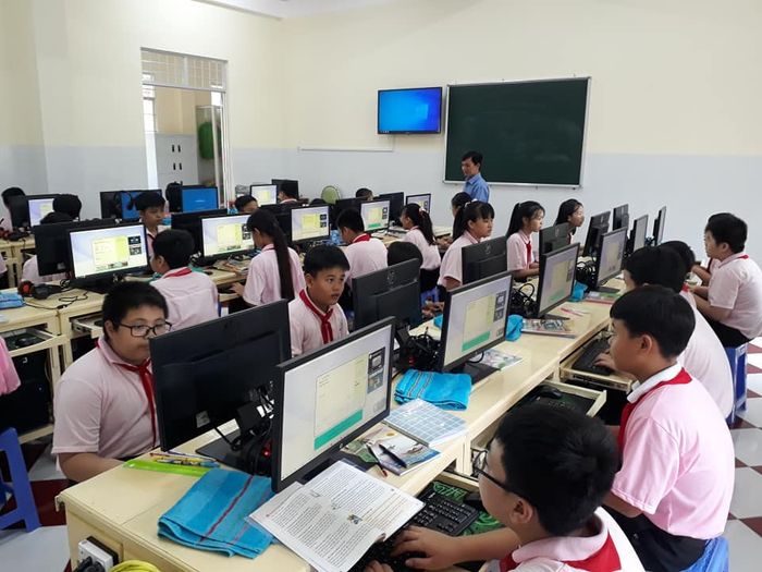 Hoạt động ngoại khóa sôi nổi của học sinh Trường THCS Phan Châu Trinh