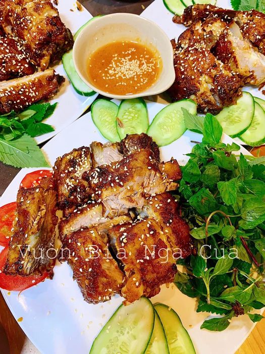 Vườn Bia Nga Cua - ảnh 2