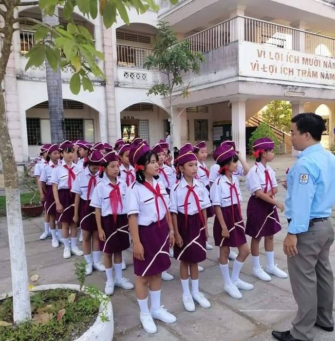 Toàn cảnh khuôn viên xanh mát của Trường THCS Minh Trí